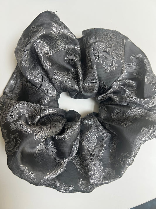 Giant scrunchie in grey